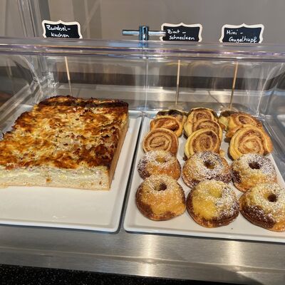 Bild vergr&ouml;&szlig;ern: Hausgemachte Kuchen und Torten