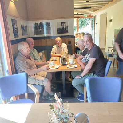 Bild vergr&ouml;&szlig;ern: Senioren-Stammtisch im Cafe "KaffeeZeit - Das Dorfcafe"